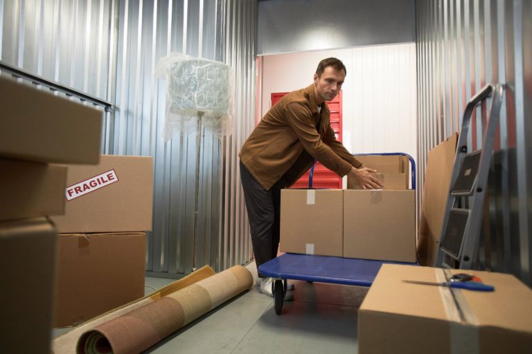 Gérer ses biens sans encombrement grâce aux solutions de garde-meuble